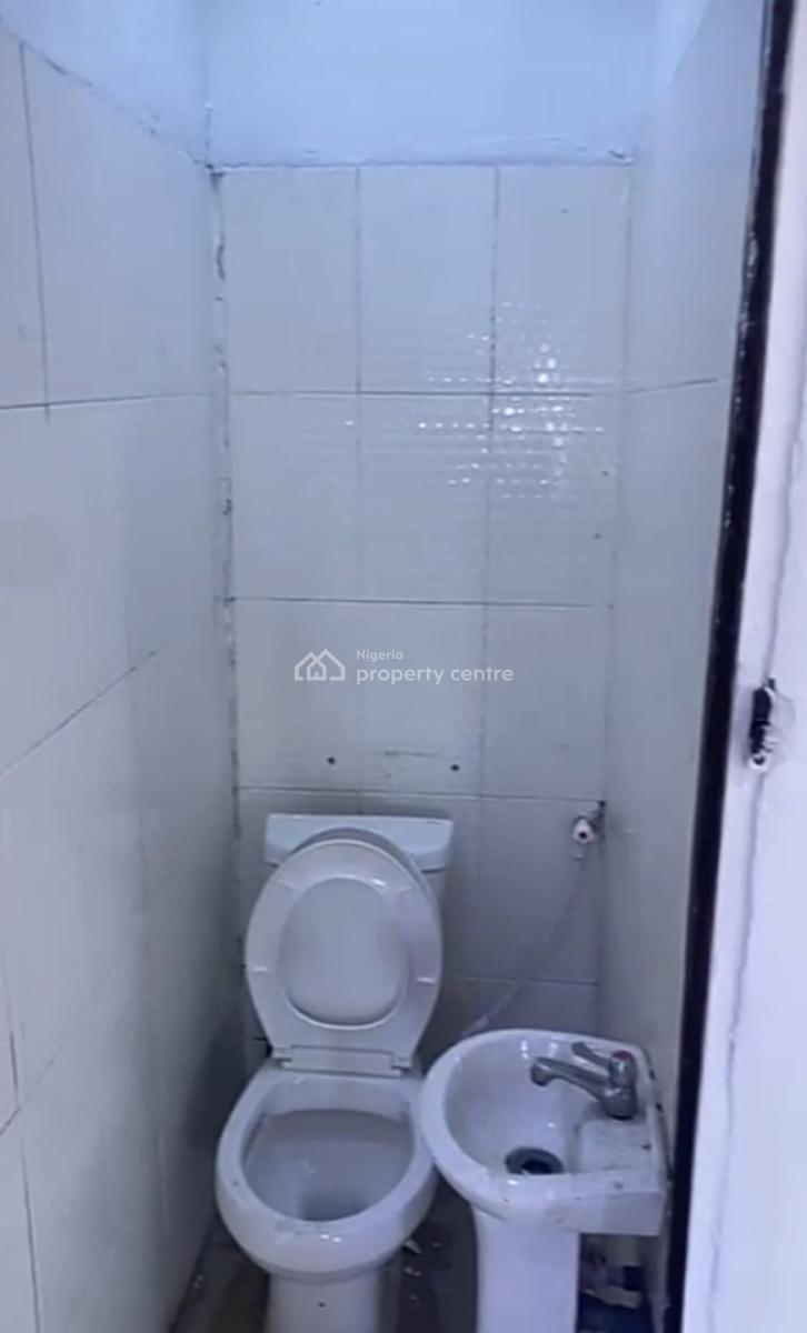 Recently Renovated 3 Bedroom Apartment at Thomas Estate { Video}, Thomas Estate, Ajah, Lagos, Flat / Apartment for Rent