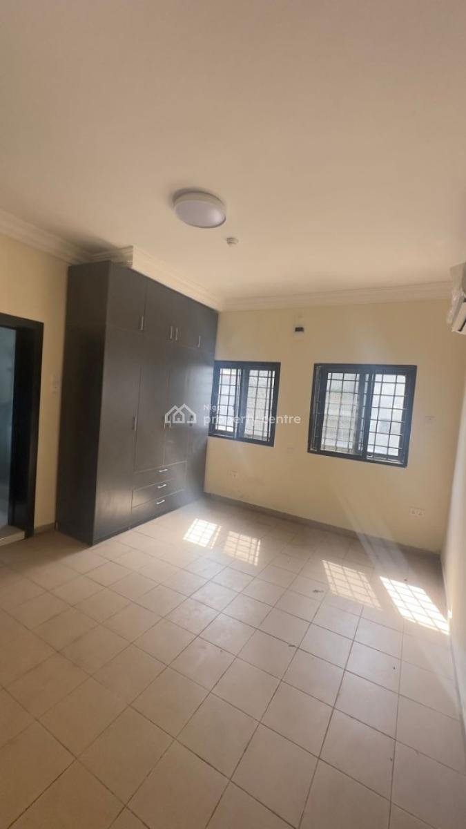 Nice 3 Bedroom Flat with Elevator, Lekki Phase 1, Lekki, Lagos, Flat / Apartment for Rent