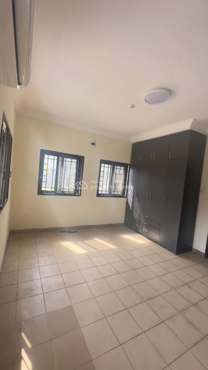 Nice 3 Bedroom Flat with Elevator, Lekki Phase 1, Lekki, Lagos, Flat / Apartment for Rent