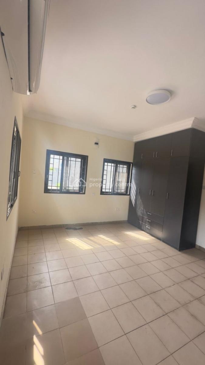Nice 3 Bedroom Flat with Elevator, Lekki Phase 1, Lekki, Lagos, Flat / Apartment for Rent
