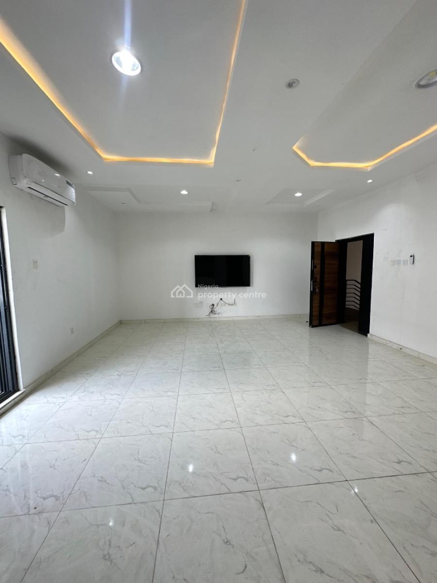 2 Bedroom Apartment with Elevator, Lekki Phase 1, Lekki, Lagos, Flat / Apartment for Rent