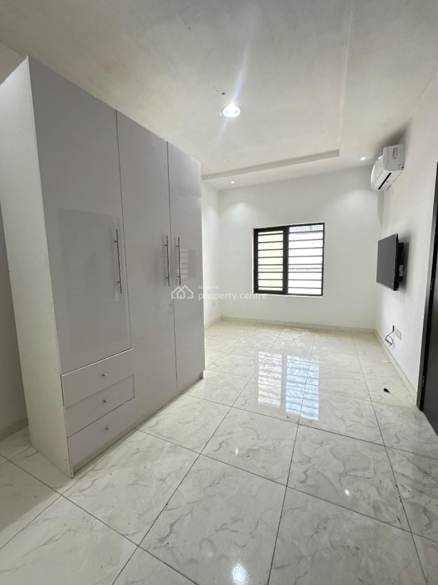 2 Bedroom Apartment with Elevator, Lekki Phase 1, Lekki, Lagos, Flat / Apartment for Rent
