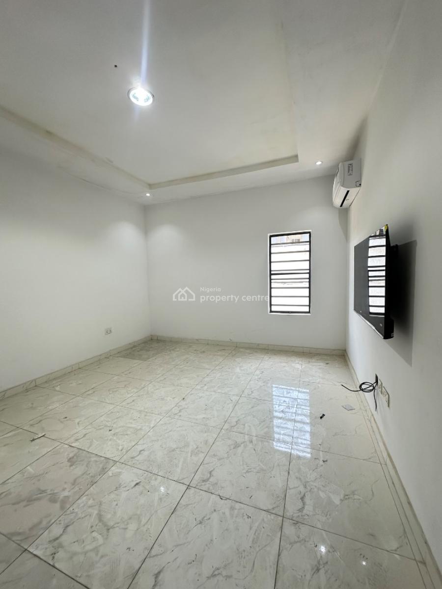 2 Bedroom Apartment with Elevator, Lekki Phase 1, Lekki, Lagos, Flat / Apartment for Rent