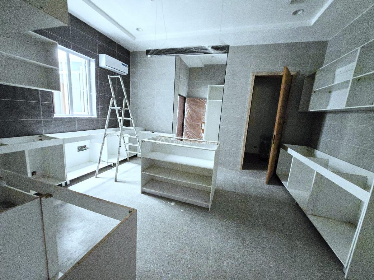 Prime 3 Bedroom Apartment with Pool, Lekki Phase 1, Lekki, Lagos, Flat / Apartment for Sale