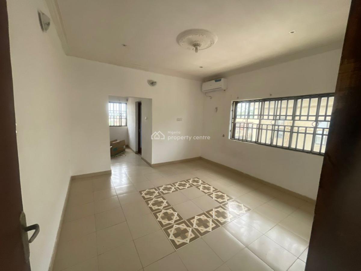 4 Bedroom Duplex with a Room Self Contain Bq and Security Post, Aerodrome Gra, Ibadan, Oyo, Detached Duplex for Rent