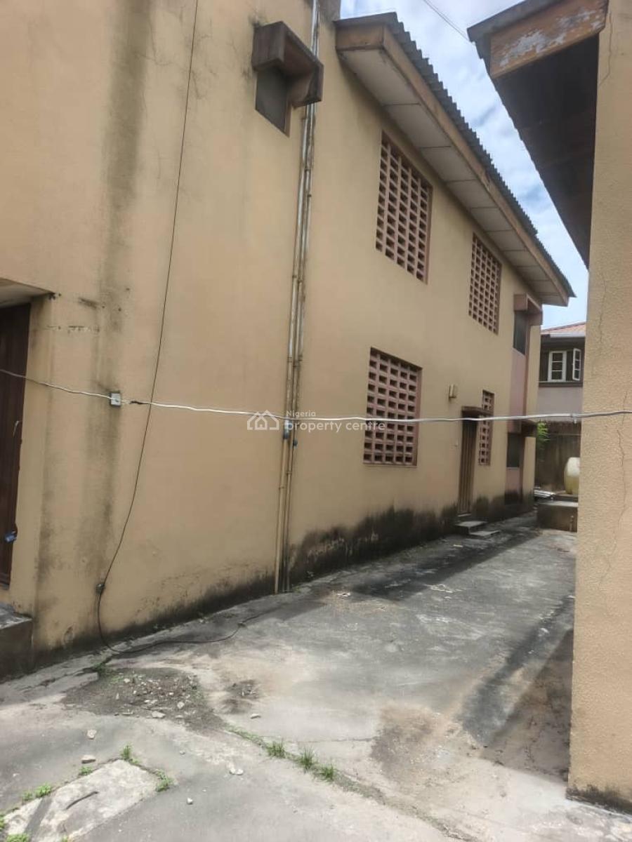 6-bedroom Detached Bungalow +2 Nos of 3-bedroom on 869 Sq M with C of O, Okota, Isolo, Lagos, Detached Bungalow for Sale