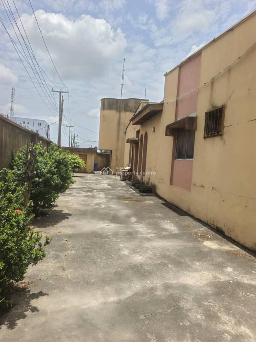 6-bedroom Detached Bungalow +2 Nos of 3-bedroom on 869 Sq M with C of O, Okota, Isolo, Lagos, Detached Bungalow for Sale