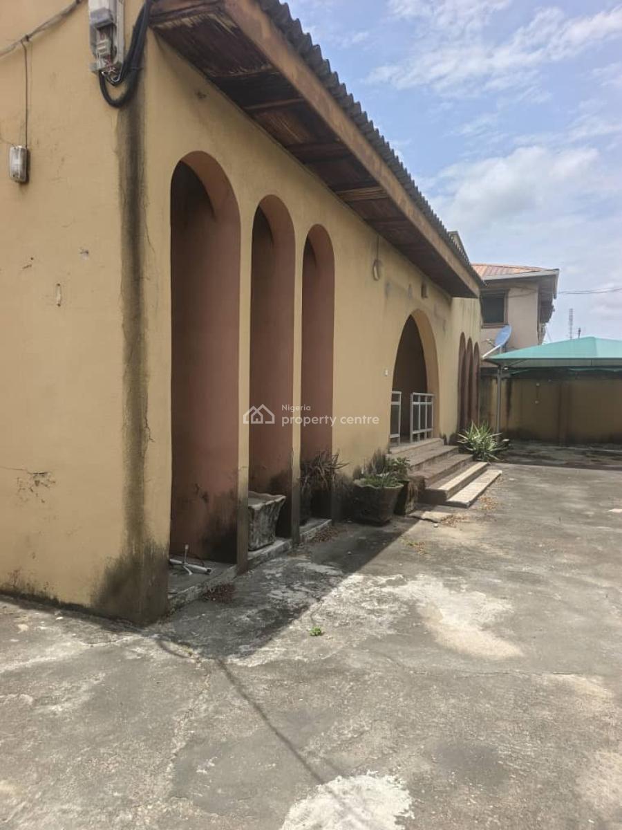 6-bedroom Detached Bungalow +2 Nos of 3-bedroom on 869 Sq M with C of O, Okota, Isolo, Lagos, Detached Bungalow for Sale