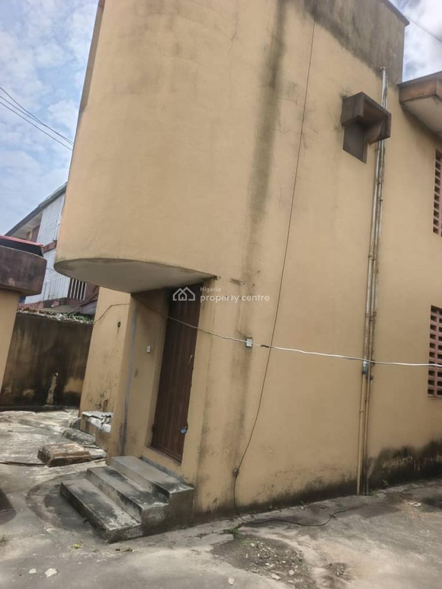 6-bedroom Detached Bungalow +2 Nos of 3-bedroom on 869 Sq M with C of O, Okota, Isolo, Lagos, Detached Bungalow for Sale
