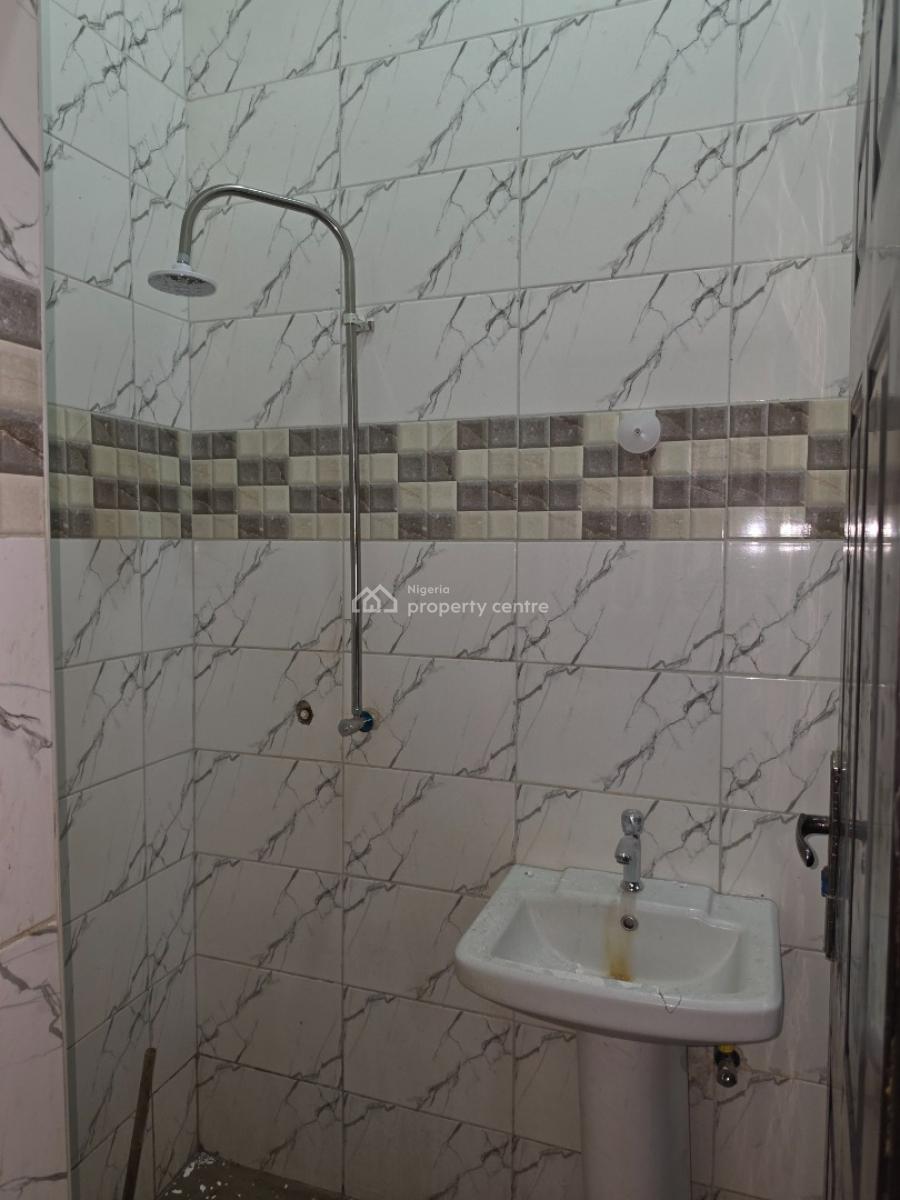 Self Contain, Close to Obi Cubanas Residence, Guzape District, Abuja, Self Contain (single Rooms) for Rent