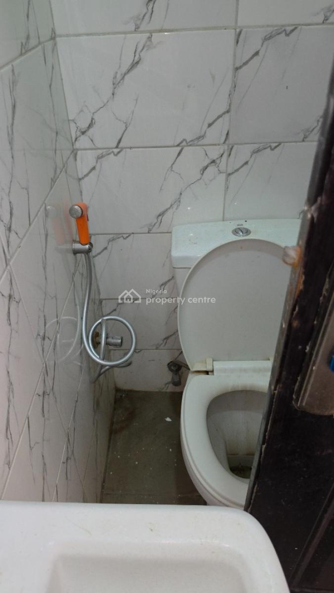 Self Contain, Close to Obi Cubanas Residence, Guzape District, Abuja, Self Contain (single Rooms) for Rent