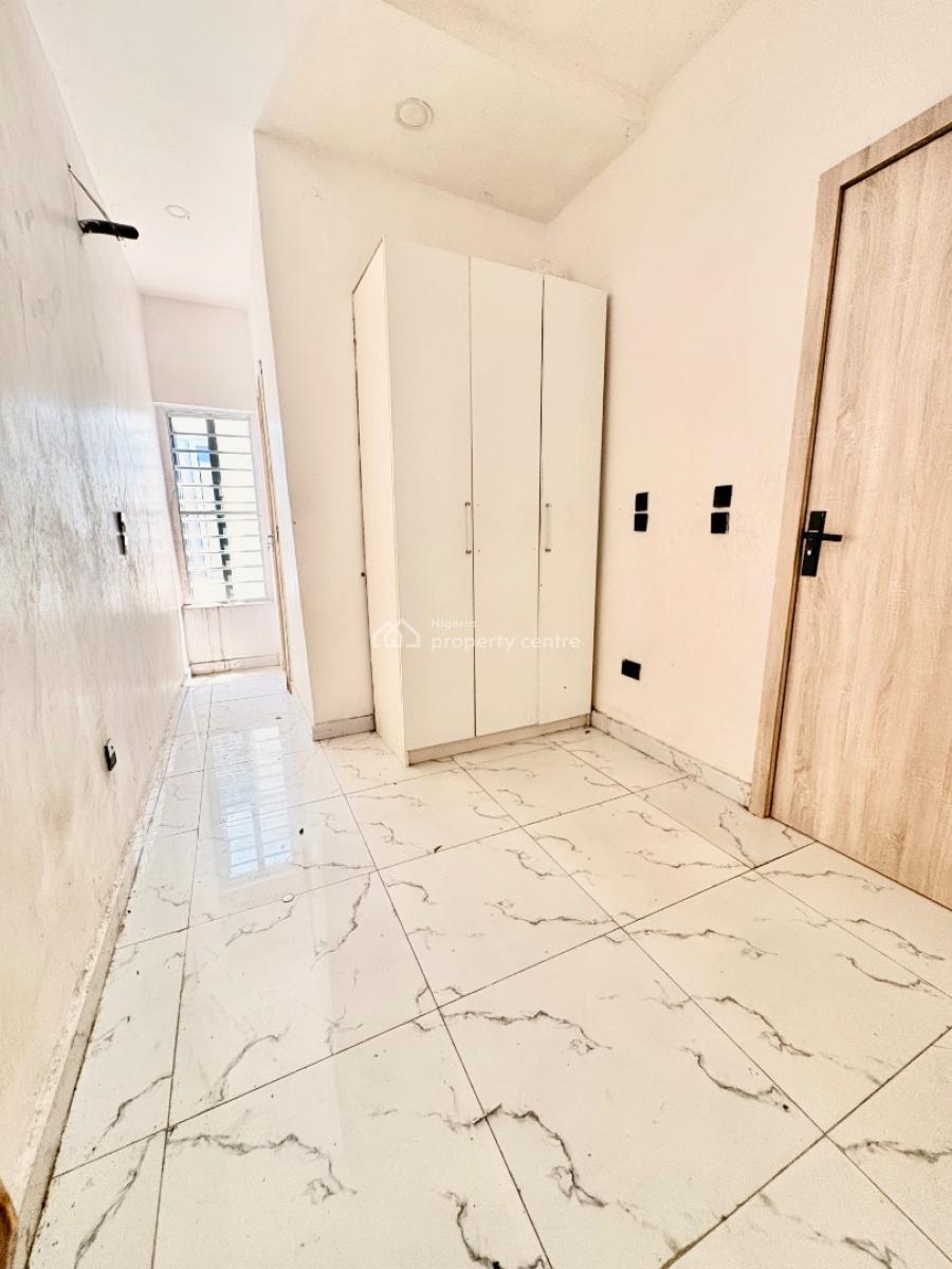 Room Upstairs in an Elite Well Secured Estate with Pool and Gym, Spring Garden Estate, Orchid Road Before The Roundabout, Lekki, Lagos, Flat / Apartment for Rent