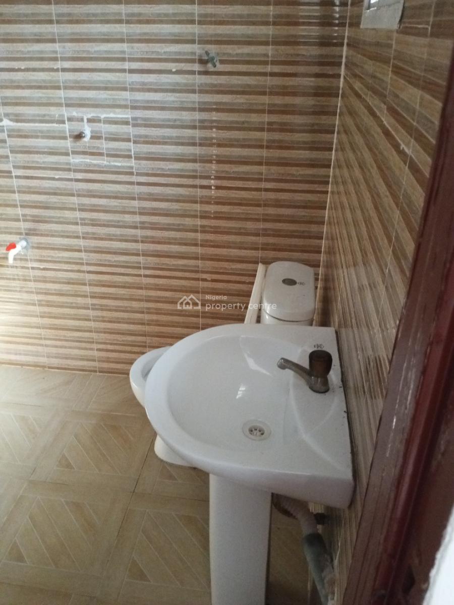 Nice and Spacious 3 Bedroom Flat, New Road Chevron, Lekki Phase 2, Lekki, Lagos, Flat / Apartment for Rent
