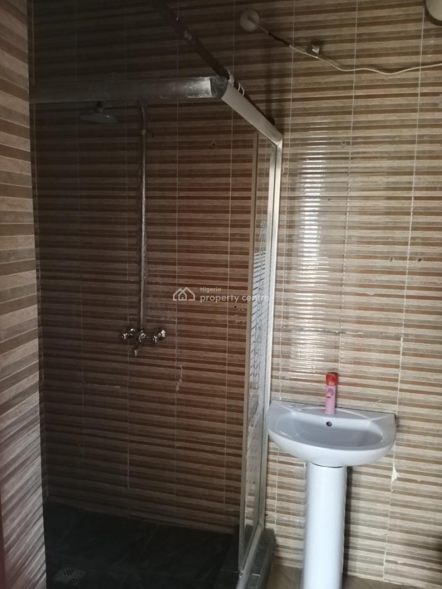 Nice and Spacious 3 Bedroom Flat, New Road Chevron, Lekki Phase 2, Lekki, Lagos, Flat / Apartment for Rent