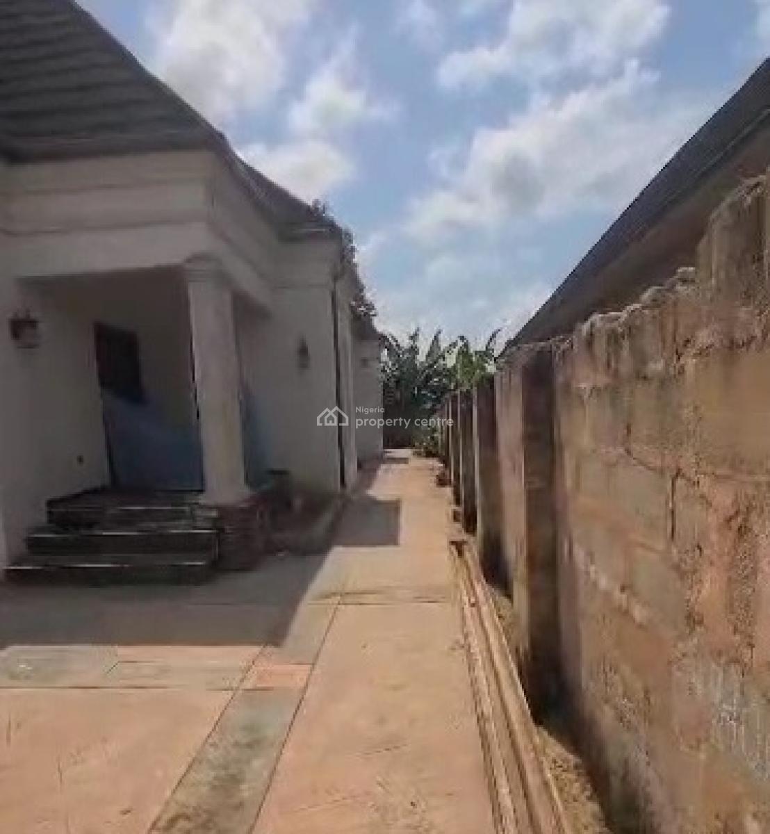 4bedroom Bungalow All Rooms En-suite 50ft By 100ft Land, Okhuoromi Community, Off Airport Road, Benin, Oredo, Edo, Terraced Bungalow for Sale