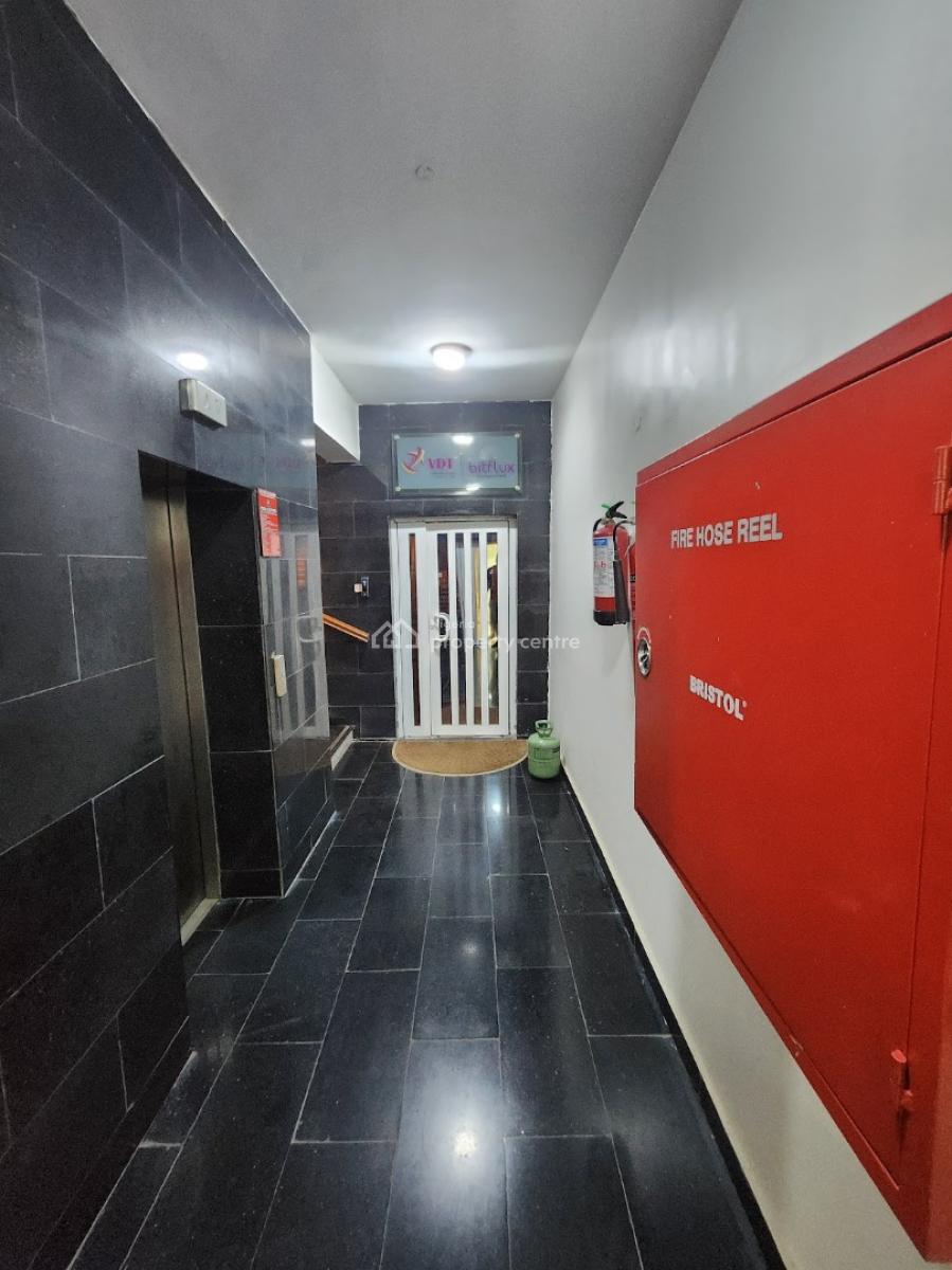 Grade a 190sqm Partitioned Office Space Available, Victoria Island (vi), Lagos, Office Space for Rent