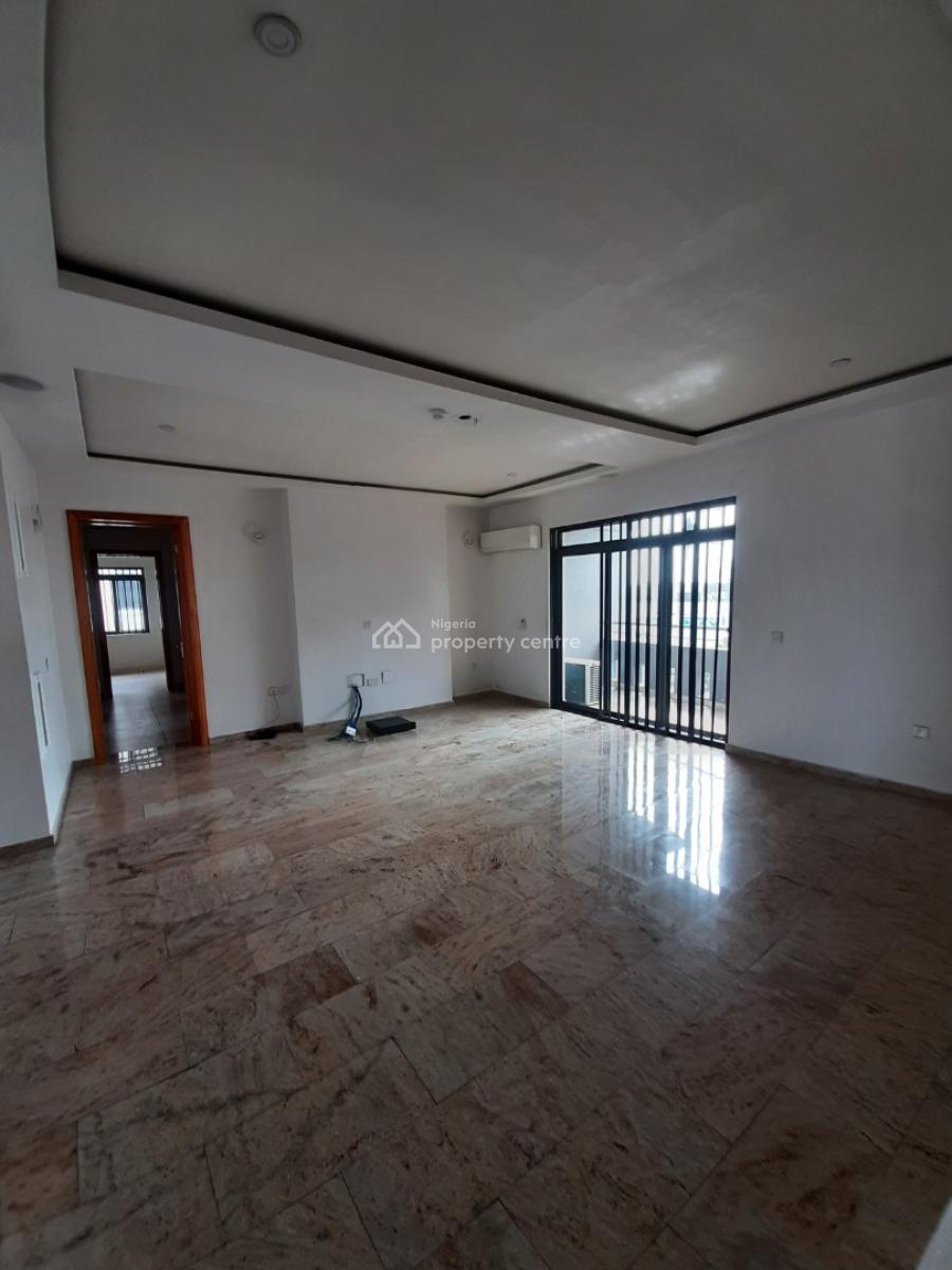 Serviced 3 Bedroom En-suite Flat with an Enclosed Fitted Kitchen/pantry, Lekki Phase 1, Lekki, Lagos, Flat / Apartment for Rent