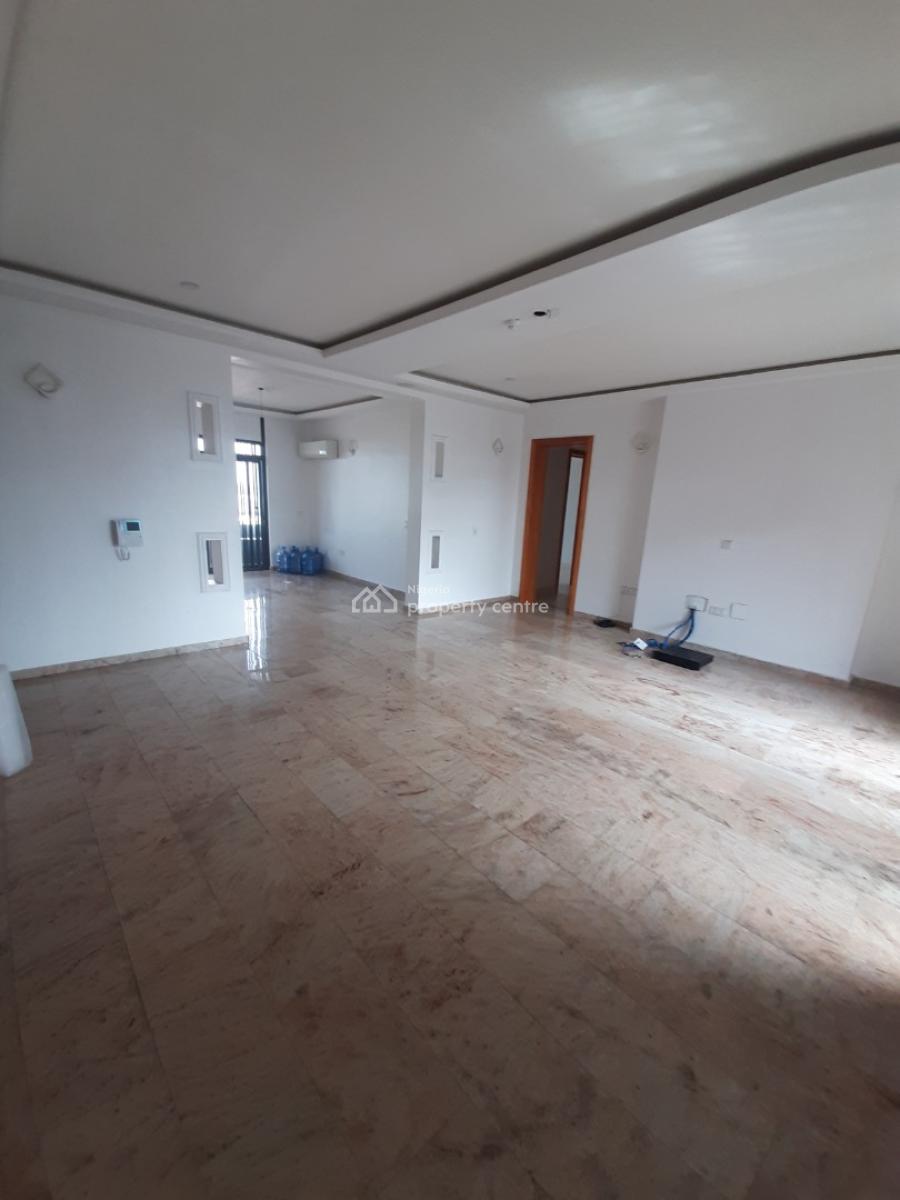 Serviced 3 Bedroom En-suite Flat with an Enclosed Fitted Kitchen/pantry, Lekki Phase 1, Lekki, Lagos, Flat / Apartment for Rent