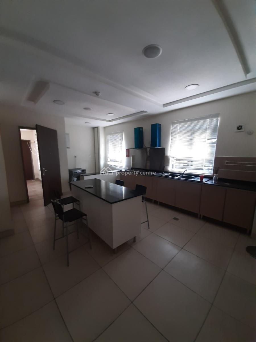 Serviced 3 Bedroom En-suite Flat with an Enclosed Fitted Kitchen/pantry, Lekki Phase 1, Lekki, Lagos, Flat / Apartment for Rent