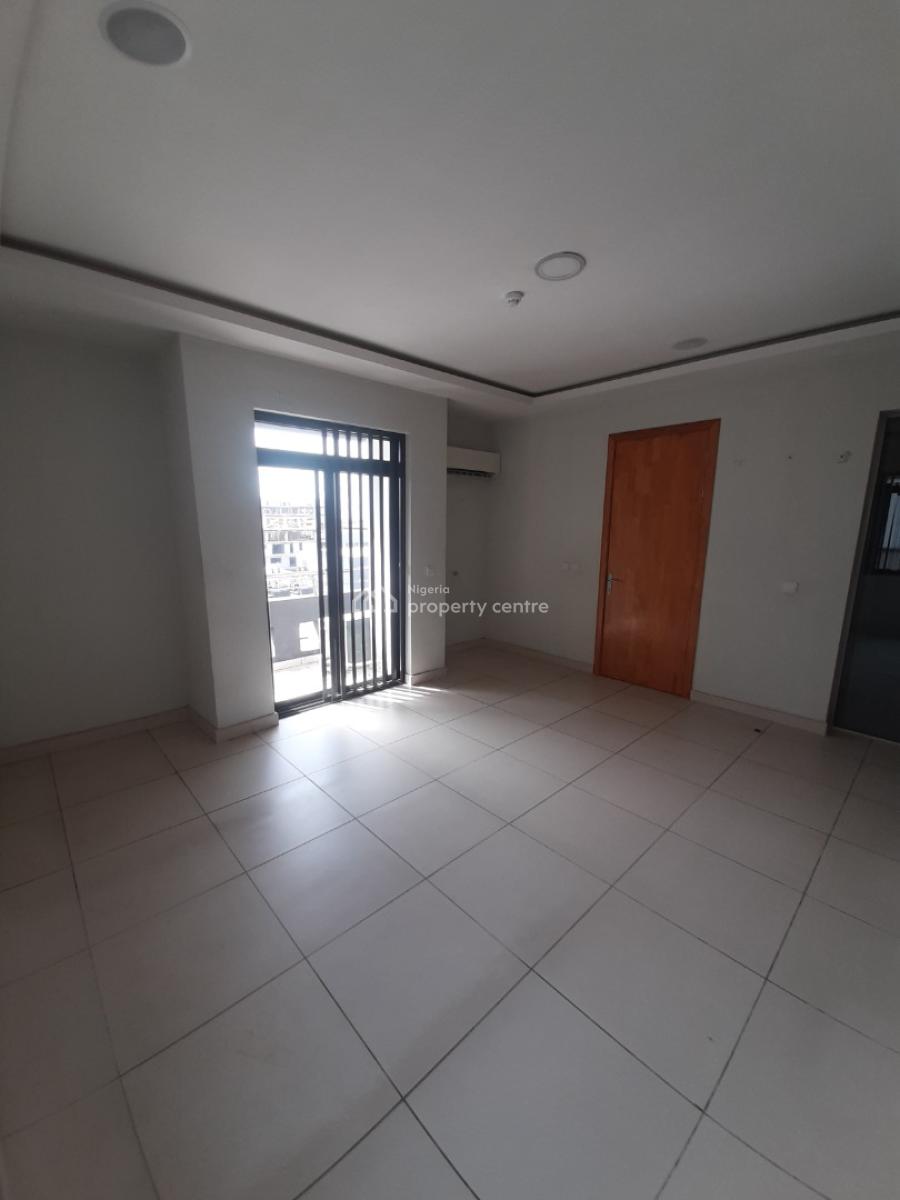 Serviced 3 Bedroom En-suite Flat with an Enclosed Fitted Kitchen/pantry, Lekki Phase 1, Lekki, Lagos, Flat / Apartment for Rent