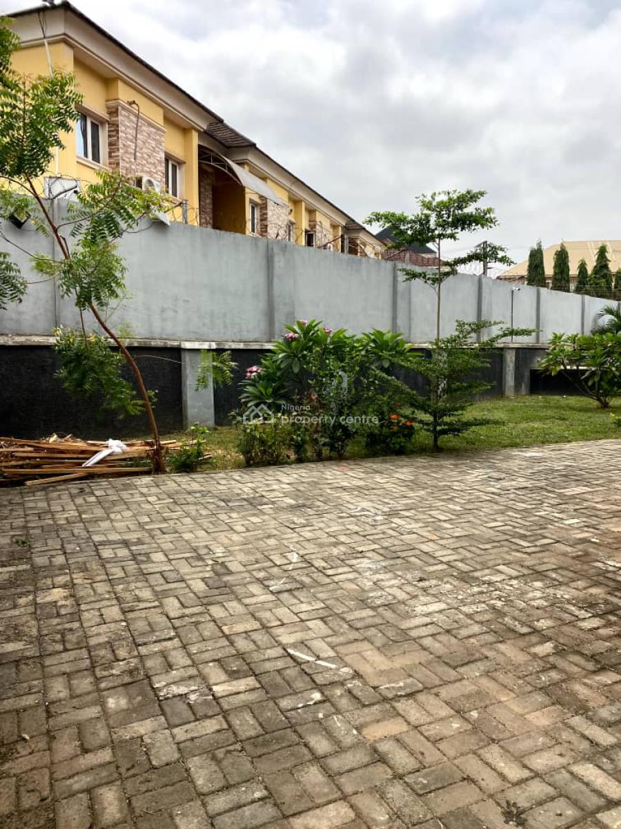Spaciously Built 3 Bedroom Condo with 2 Living Room, Iec Street, Durumi, Abuja, House for Sale