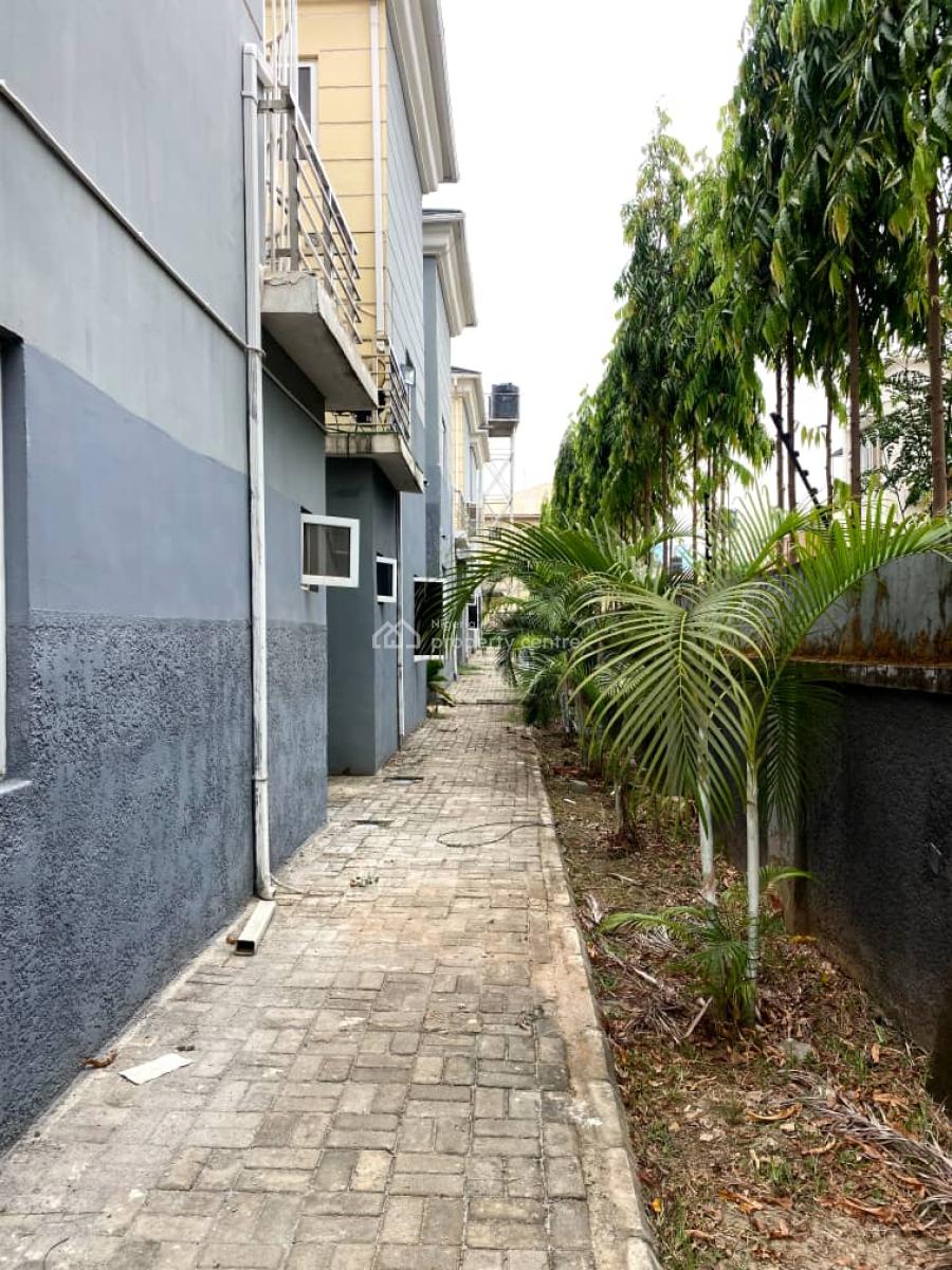 Spaciously Built 3 Bedroom Condo with 2 Living Room, Iec Street, Durumi, Abuja, House for Sale