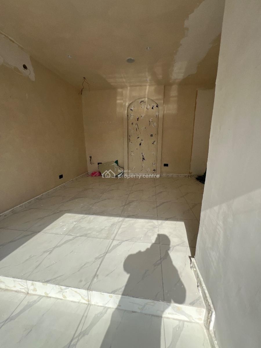 Shop Space Ground Floor Facing The Road, Off Admiralty Way, Lekki Phase 1, Lekki, Lagos, Shop for Rent