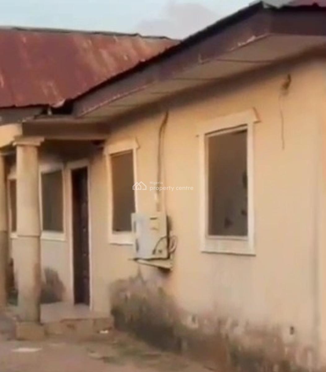 2flats of 3bedroom Each 50ft By 100ft Land, Ugbor Central Market ,very Close to Tared Road, Benin, Oredo, Edo, Terraced Bungalow for Sale