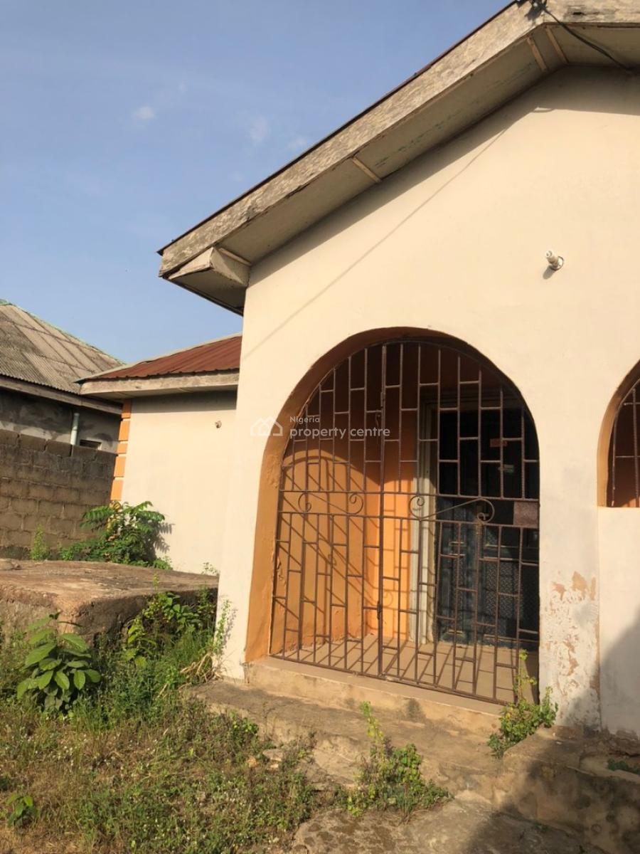 4 Bedroom Bungalow, Makogi, Magboro, Ogun, Flat / Apartment for Sale