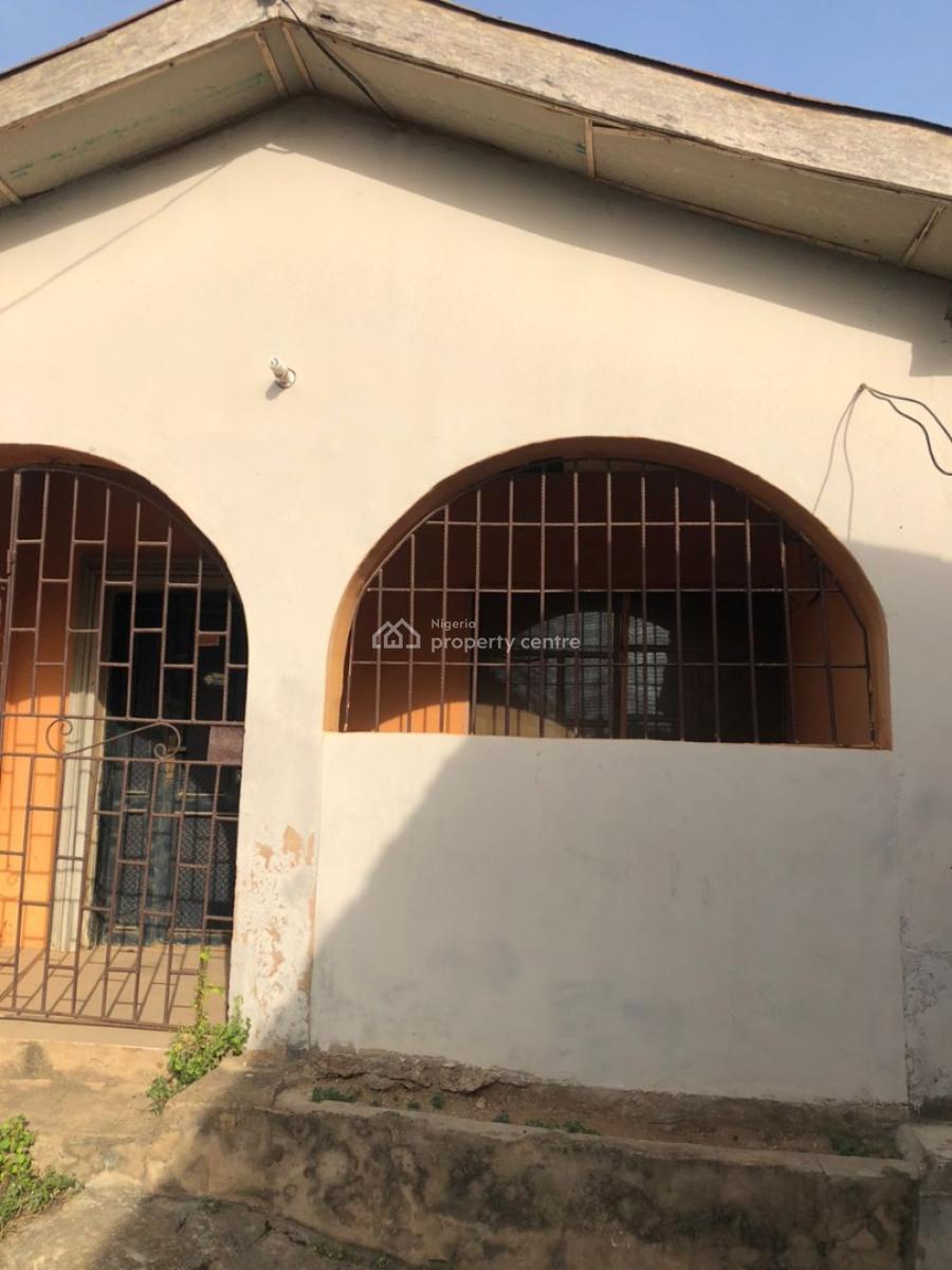 4 Bedroom Bungalow, Makogi, Magboro, Ogun, Flat / Apartment for Sale