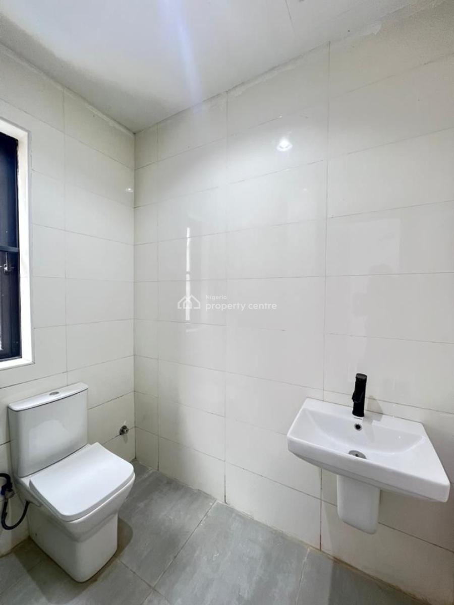 Spacious 2 Bed Apartment with Elevator,swimming Pool,gym and Bq, Lekki Phase 1, Lekki Phase 1, Lekki, Lagos, Block of Flats for Sale