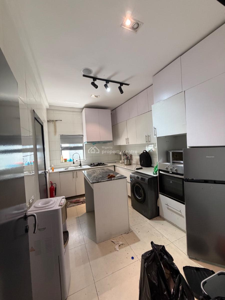 2bedrooms Flat, Lekki Right By Mega Chicken, Lekki Phase 1, Lekki, Lagos, Flat / Apartment for Rent