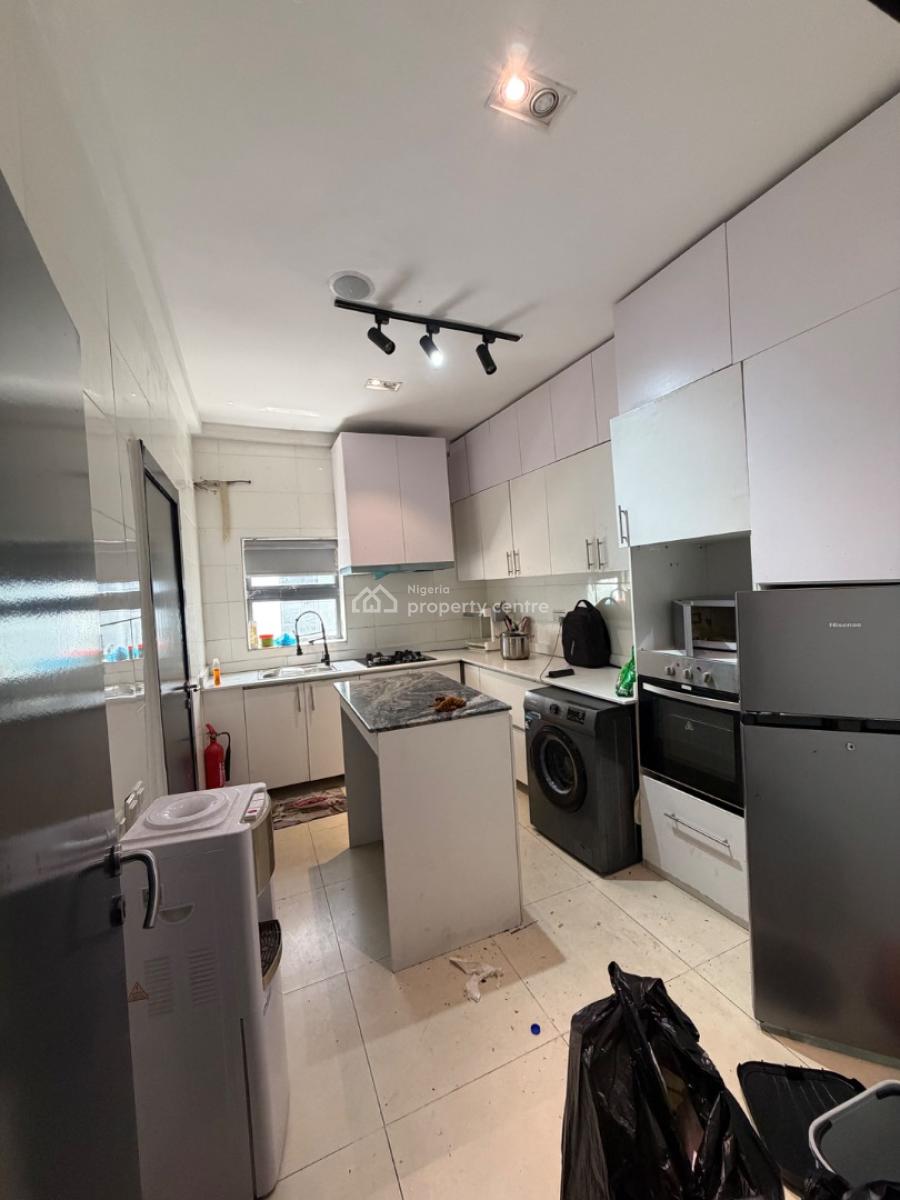 2bedrooms Flat, Lekki Right By Mega Chicken, Lekki Phase 1, Lekki, Lagos, Flat / Apartment for Rent