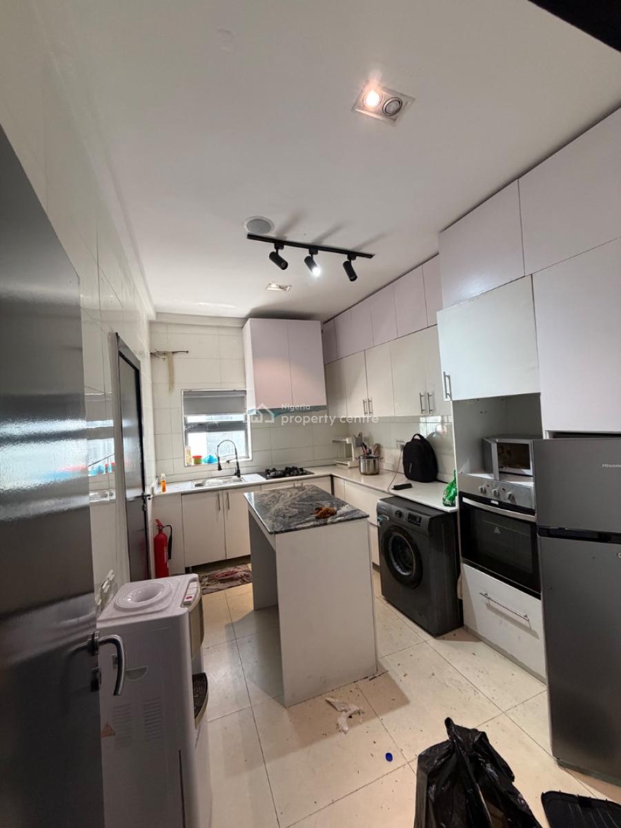 2bedrooms Flat, Lekki Right By Mega Chicken, Lekki Phase 1, Lekki, Lagos, Flat / Apartment for Rent