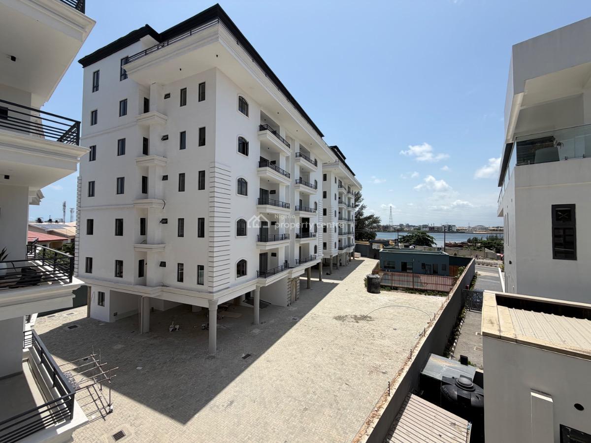 Waterfront 3bedrooms Flat with Bq, Admiralty Way, Lekki Phase 1, Lekki, Lagos, Flat / Apartment for Rent