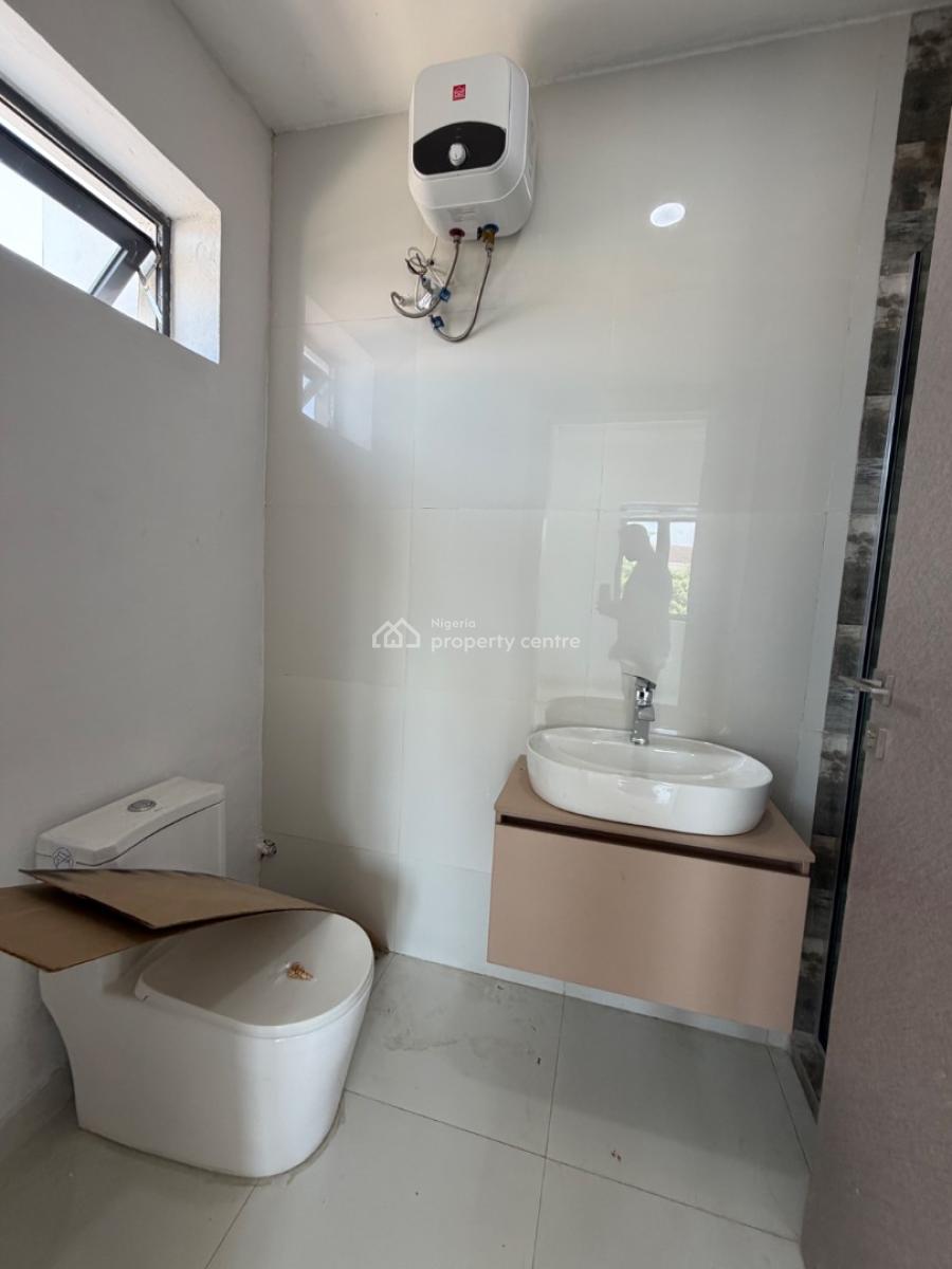 Waterfront 3bedrooms Flat with Bq, Admiralty Way, Lekki Phase 1, Lekki, Lagos, Flat / Apartment for Rent