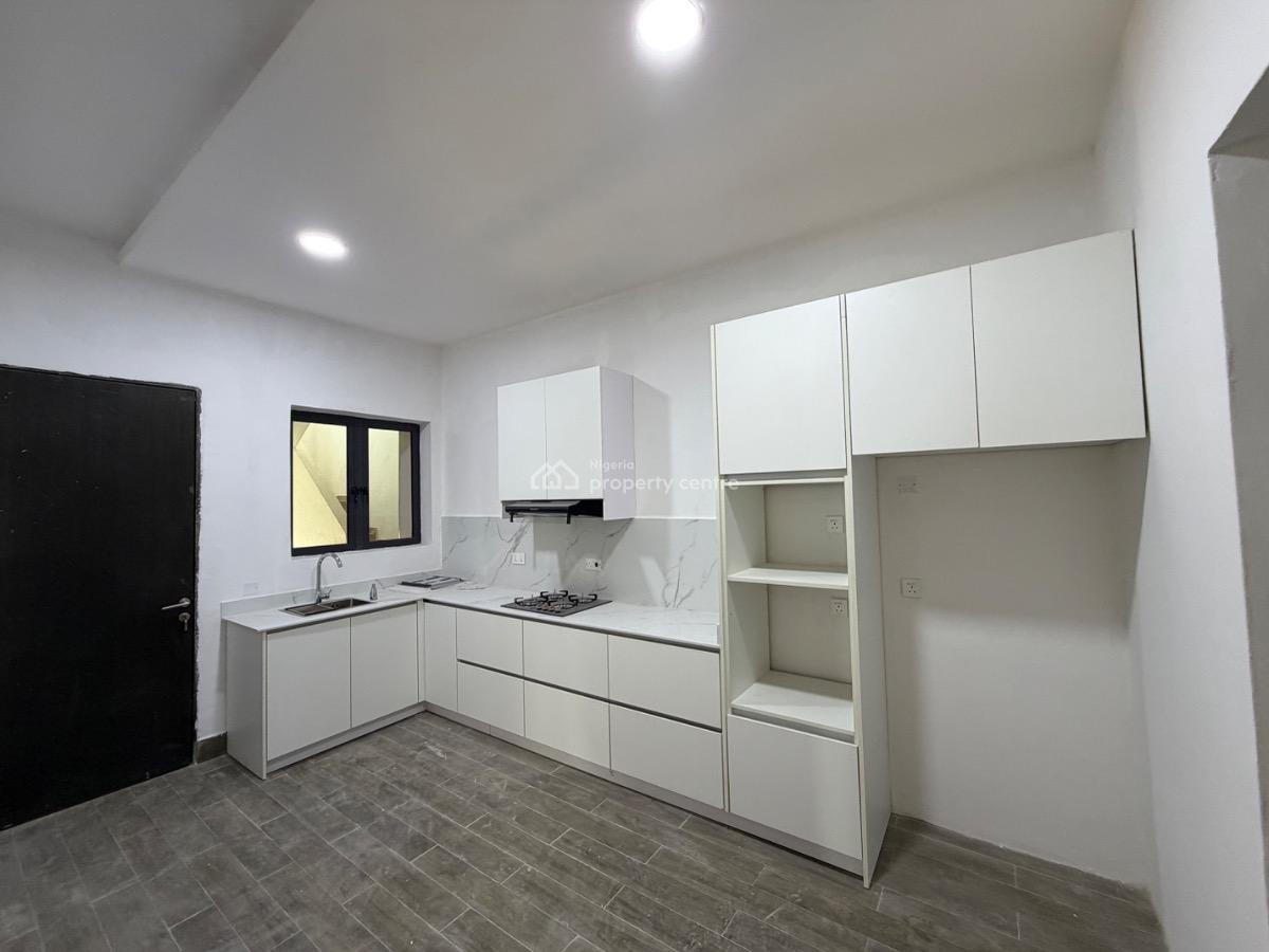 Waterfront 3bedrooms Flat with Bq, Admiralty Way, Lekki Phase 1, Lekki, Lagos, Flat / Apartment for Rent