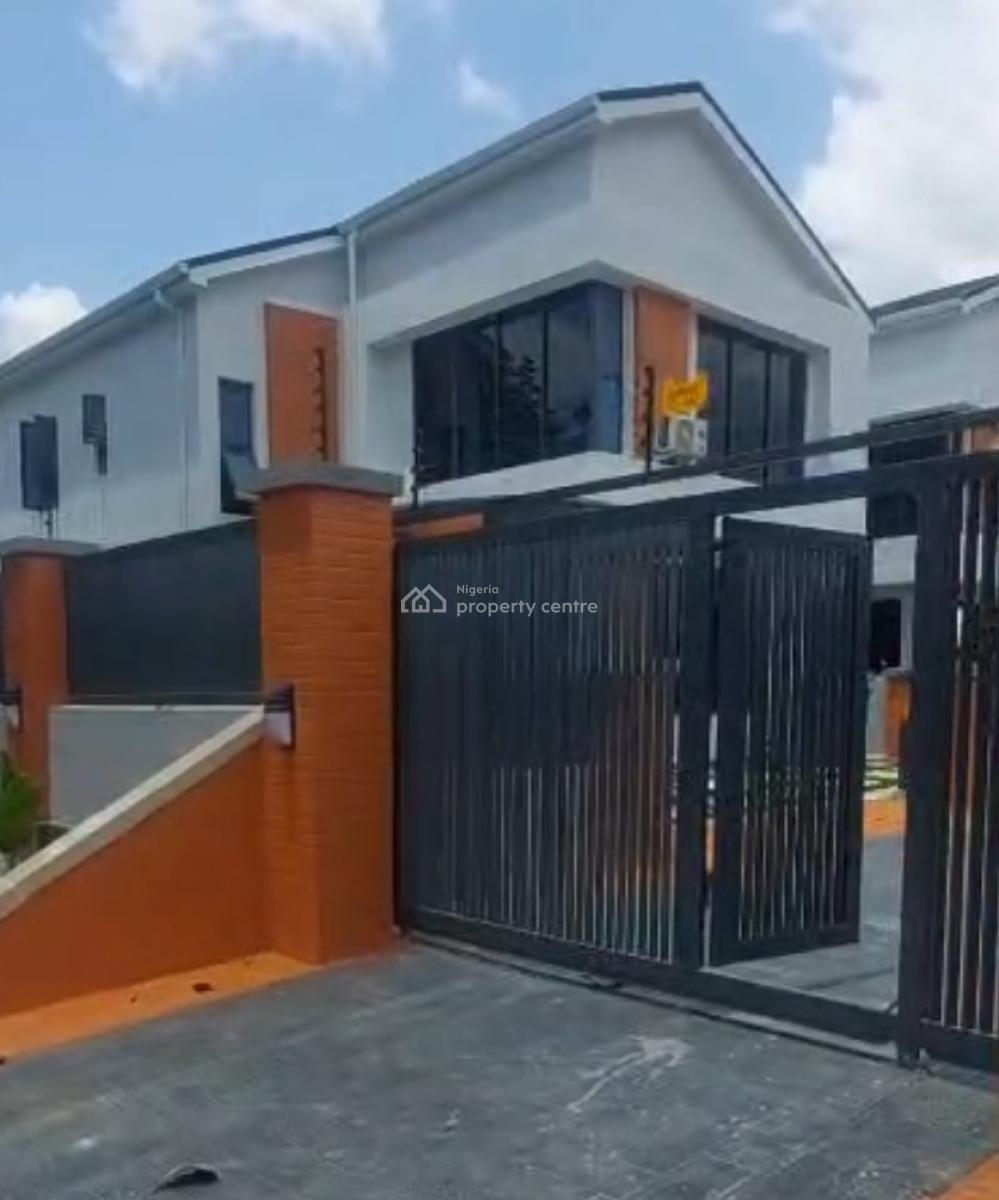 3bedroom Fully Detached House with a Room Boys Quarters.   Price: 350m, Off Bode Thomas Street., Surulere, Lagos, Detached Duplex for Sale