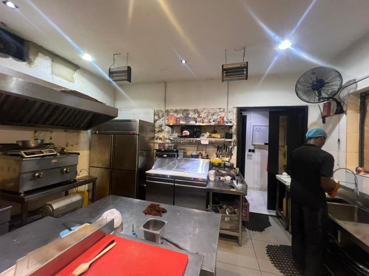 Eatery / Restaurant, Admiralty Way, Lekki Phase 1, Lekki, Lagos, Restaurant / Bar for Sale