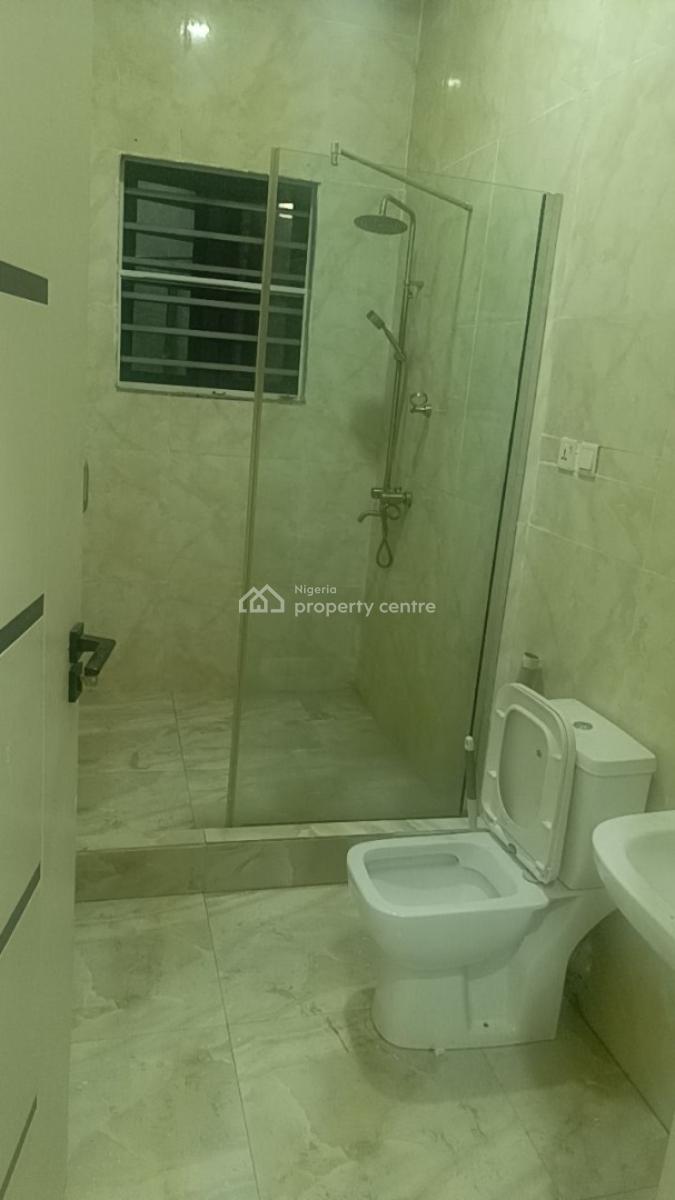 Spacious Master Bedroom (all En-suite), Royal Pine Gate Estate, Lekki, Lagos, Flat / Apartment for Rent