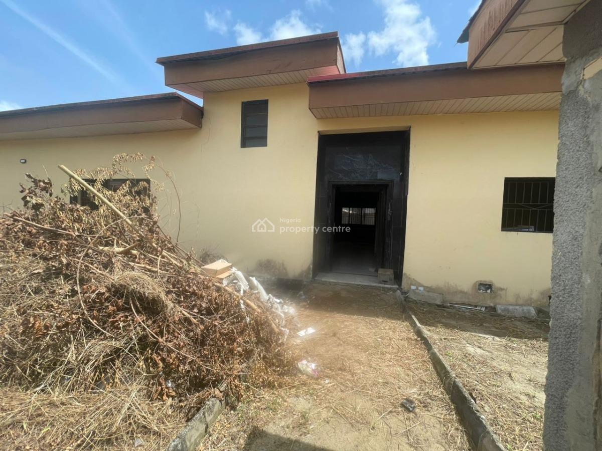 6 Bedroom Bungalow with a Penthouse & 2 Bedroom Bq, Mayfair Gardens Estate, Awoyaya, Ibeju Lekki, Lagos, Detached Bungalow for Sale