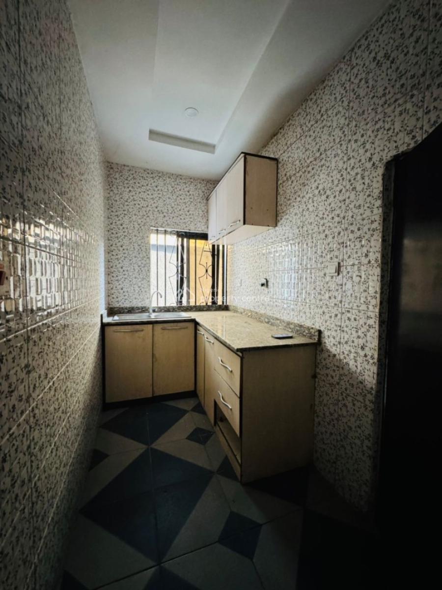 Well Built 3 Bedroom Apartment in a Serene Neighborhood, Lekki Phase 1, Lekki, Lagos, House for Rent