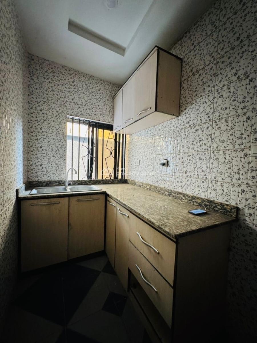 Well Built 3 Bedroom Apartment in a Serene Neighborhood, Lekki Phase 1, Lekki, Lagos, House for Rent