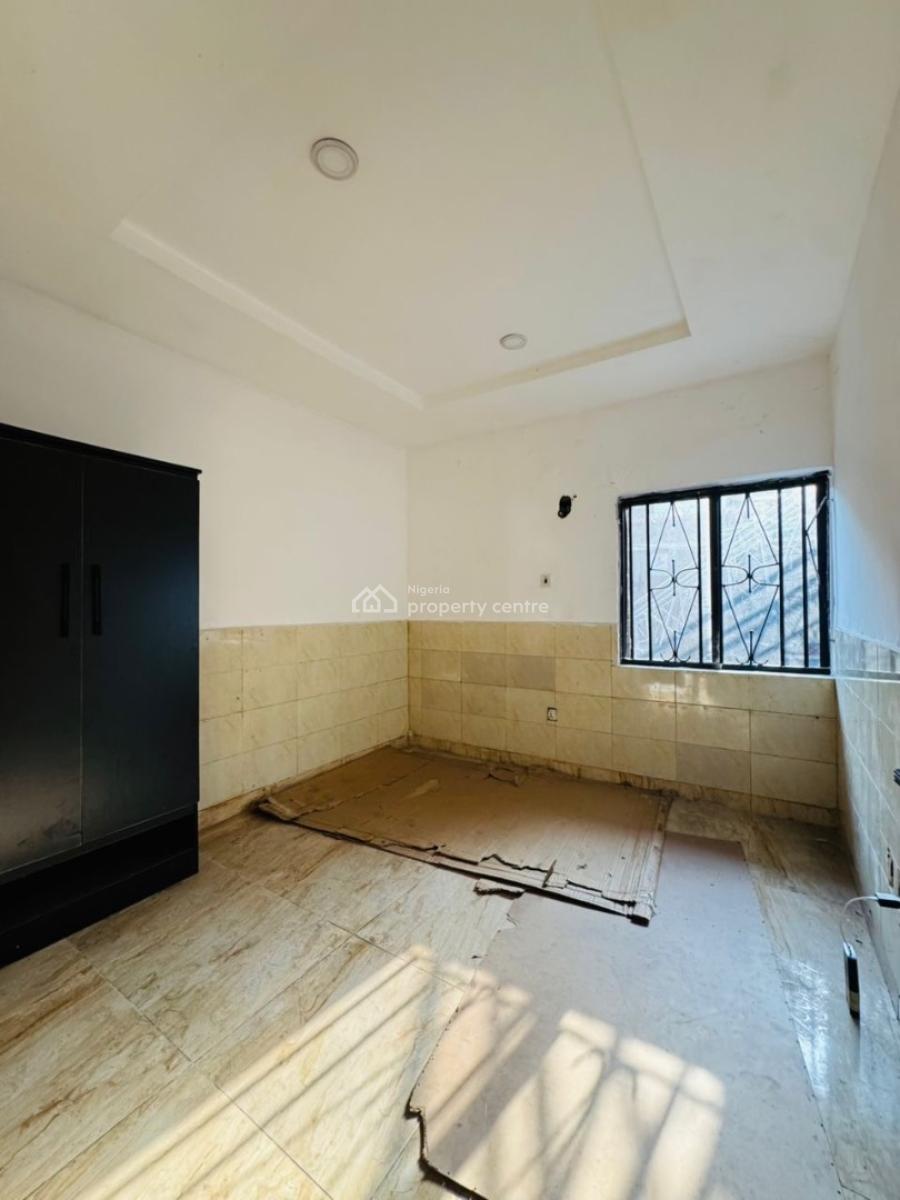 Well Built 3 Bedroom Apartment in a Serene Neighborhood, Lekki Phase 1, Lekki, Lagos, House for Rent