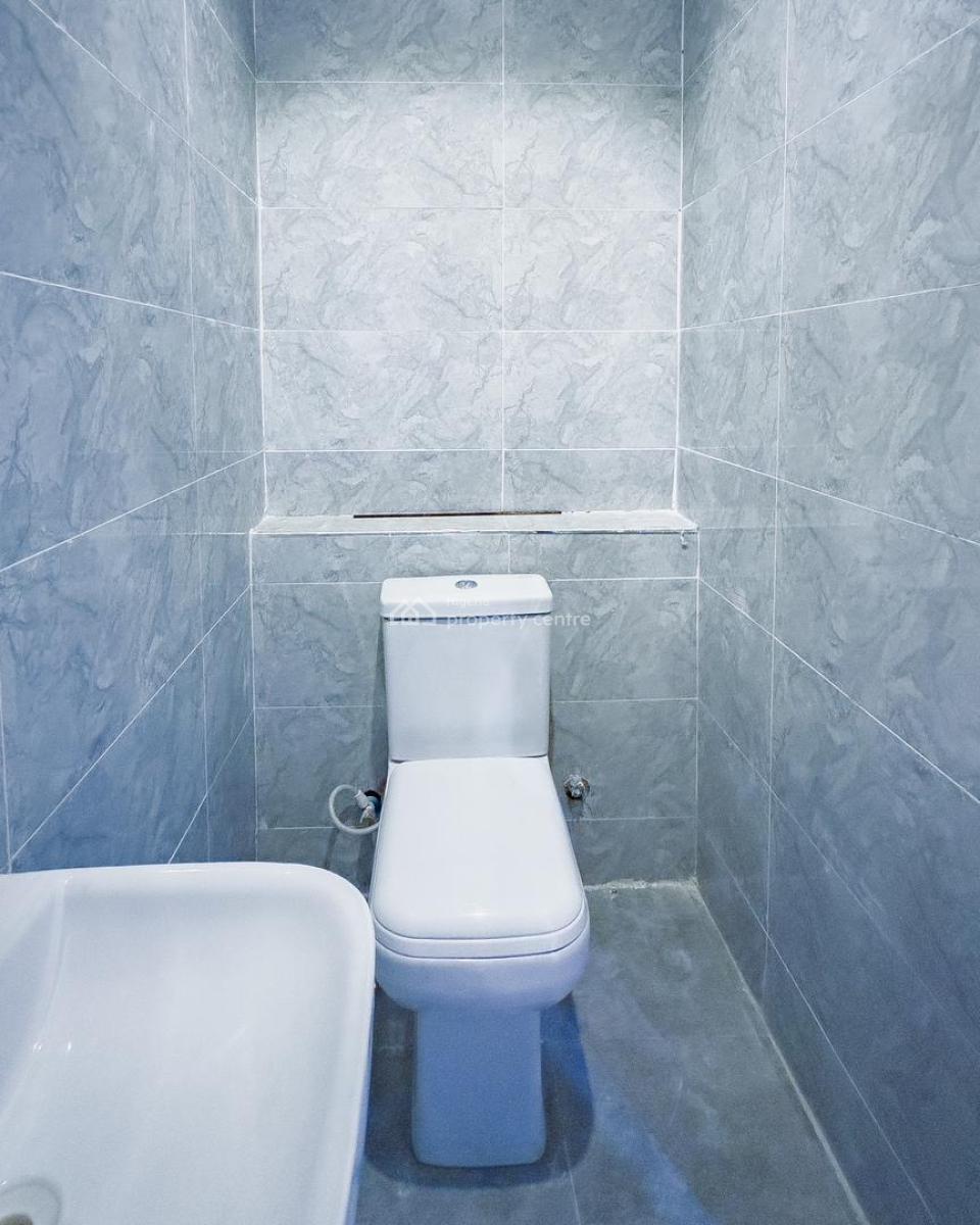 Fully Serviced 2bedroom Apartment with a Pool, Elevator, Central Gas, Lekki Phase 1, Lekki, Lagos, House for Sale