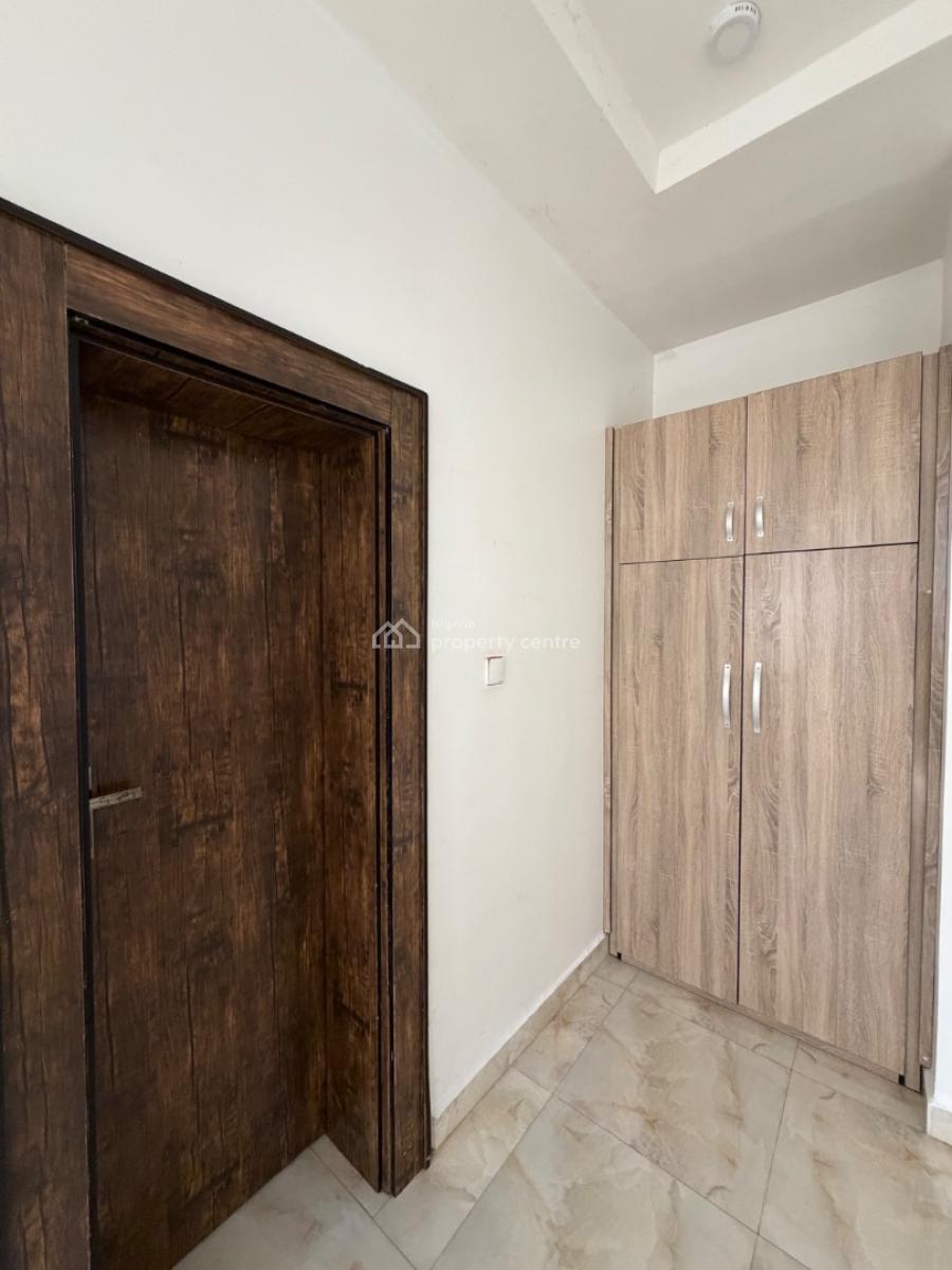 Neatly Renovated 3 Bedrooms Penthouse with a Bq Available, Gwarinpa, Abuja, Flat / Apartment for Rent