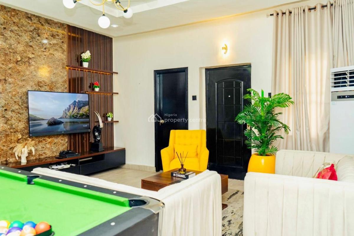 Well Maintained Three Bedrooms Flat, Awudu Ekpegha Street, Lekki Phase 1, Lekki, Lagos, Flat / Apartment for Rent