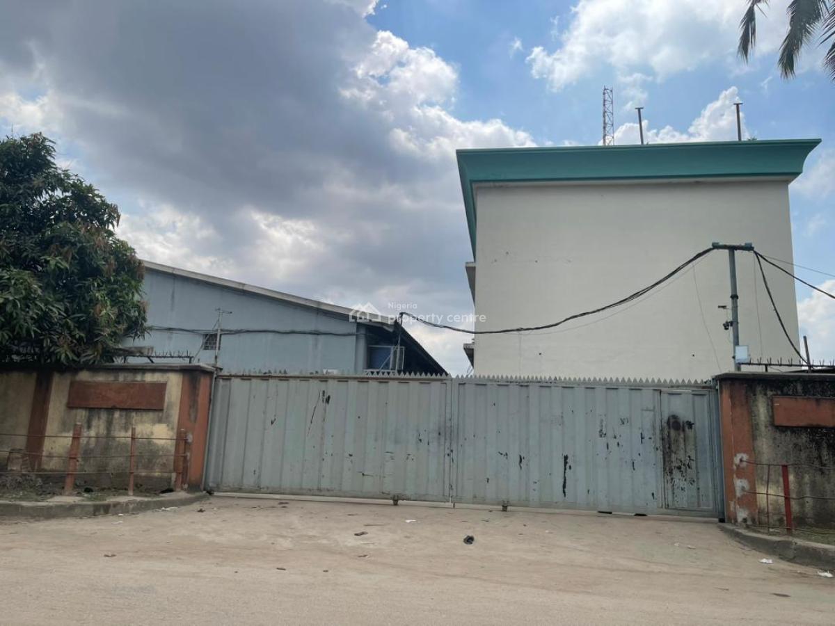 Fresh and Hot 2 Bay Warehouse, Along Agege Motor Road, Mushin, Lagos, Warehouse for Sale