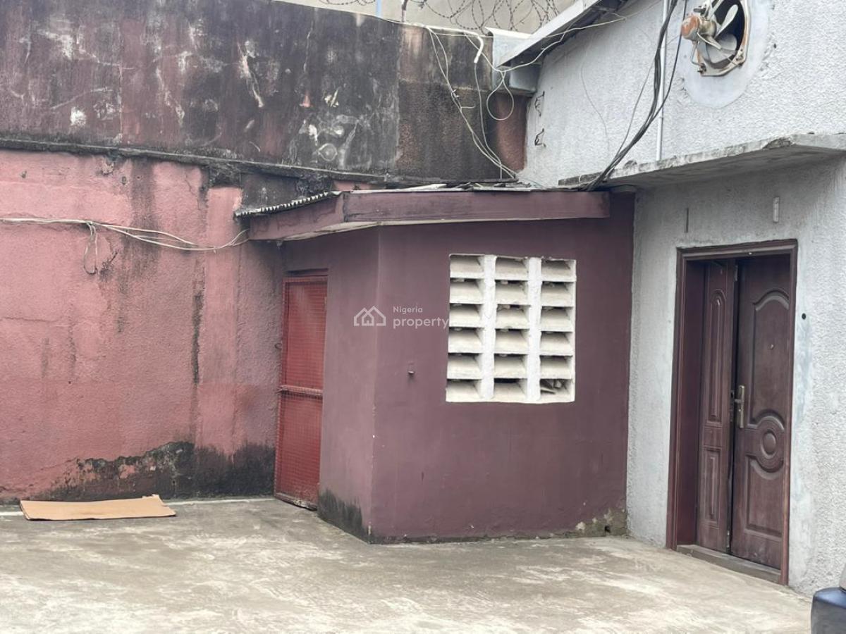 Fresh and Hot 2 Bay Warehouse, Along Agege Motor Road, Mushin, Lagos, Warehouse for Sale