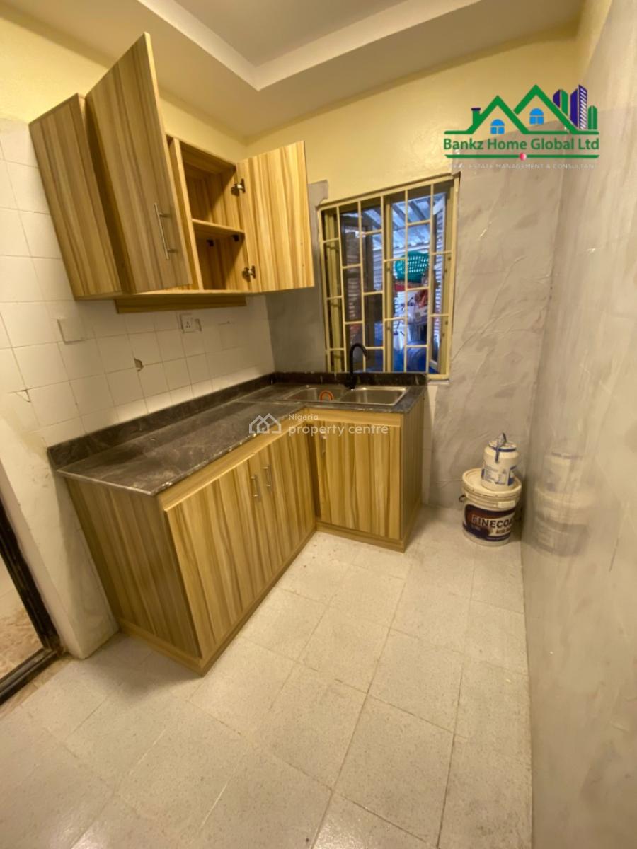 Spacious 2 Bedroom Apartment, Lekki Phase 1, Lekki, Lagos, Flat / Apartment for Rent